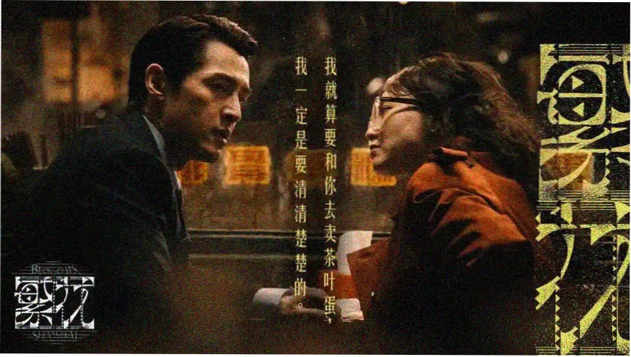 沙漠公路尽头立着翡翠绿色路牌，象征亲亲漫画1.072版的版本路标